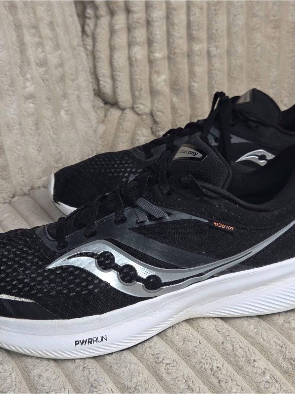 Saucony Ride 16 Mens Size US 12 Running Shoes Black White Silver PWRRUN Sneakers - Picture 2 of 8